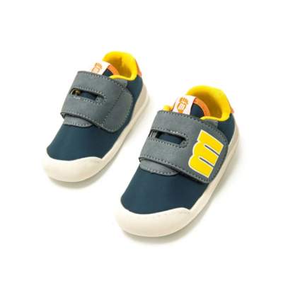 Calzado que respeta el desarrollo natural del pie del bebé. Zapatillas Bebé Mustang Free C.55941 | Dml Sport. 48909